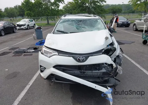 2018 Toyota Rav4 Limited z USA, uszkodzony, nr VIN 2T3DFREV3JW783059